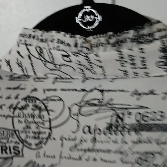 T Tahari Large Hidden Button Front With Bell Type Sleeve - Picture 9 of 11